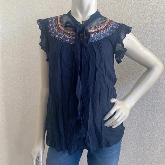 LABEL RITU KUMAR
Panelled Top with Tie-Up Neckline - Picture 8 of 11